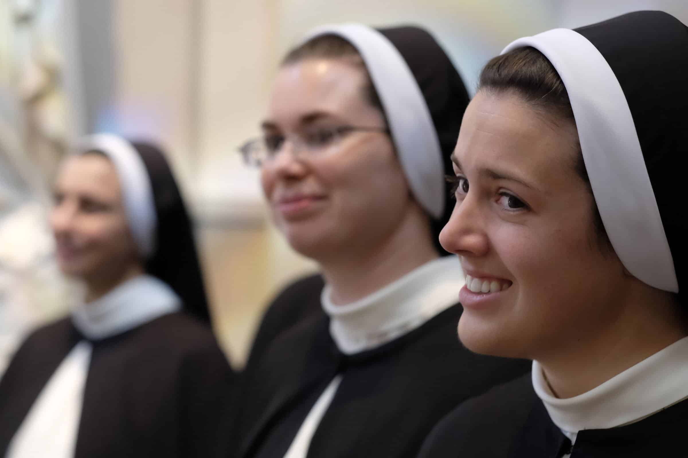 FILE NASHVILLE VOWS WOMEN RELIGIOUS Fr. Stephen Van Lal Than
